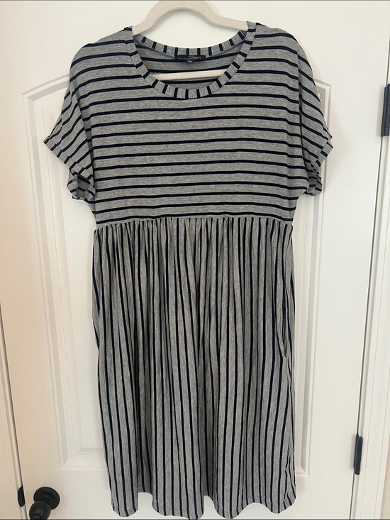 Suzanne Betro Dresses & Skirts - Suzanne Betro Women’s Gray with Black Stripes Short Sleeve Midi Dress Sz XL